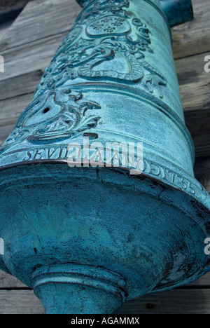 Spanische Kanone in Sevilla Spanien im Jahre 1735 gegossen sitzt auf der oberen Bastion-Deck-Bereich des Castillo de San Marcos National Monument Stockfoto