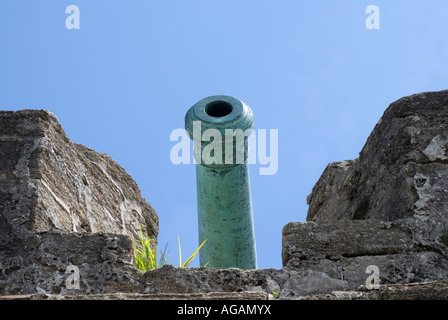 Spanische Kanone späht heraus vom Wall auf Castillo de San Marcos Nationaldenkmal St. Augustine Florida Stockfoto