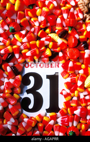 31. Oktober Kalender Seite und Süßigkeiten Stockfoto