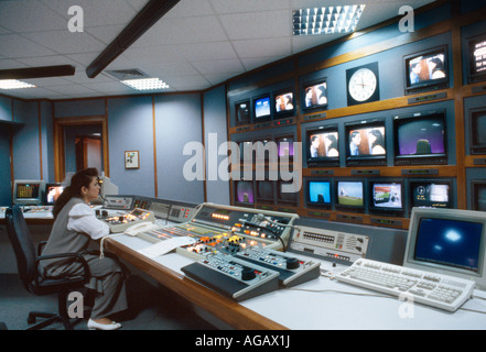 Dubai Vereinigte Arabische Emirate Edtv Satelliten Tv Control Room Stockfoto