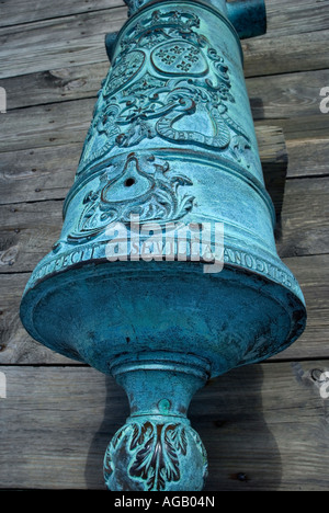 Spanische Kanone in Sevilla Spanien im Jahre 1735 gegossen sitzt auf der oberen Bastion-Deck-Bereich des Castillo de San Marcos National Monument Stockfoto