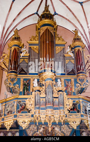 Verzierte Karillonorgeln in der 700 Jahre alten Bischofskirche Ermland, Frombork, Polen. Komplexe Barockarchitektur und religiöse Kunst. Stockfoto