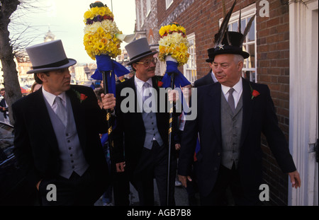 Hungerford Hocktide, Berkshire. Tuttimen am zweiten Dienstag nach Ostern Parade durch die Marktstadt England 1980er Jahre UK HOMER SYKES Stockfoto