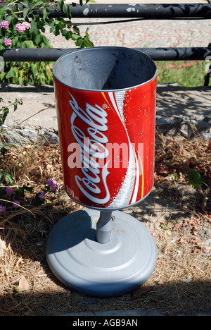 Deckel mit Coca-cola-Werbung in der Türkei Stockfoto