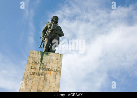 Statue von Che Guevara, stehend über Guevara Mausoleum, Santa Clara, Kuba Stockfoto