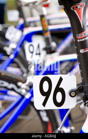 Typographie Schriftart Nummer 96 in der Tour of Britain Elite Zyklus Startnummern Fahrräder Konkurrenten Dumfries Schottland, Vereinigtes Königreich Stockfoto