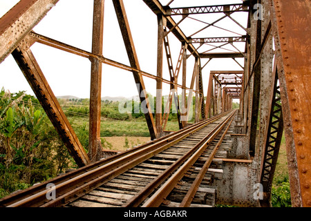 Eisenbahnbrücke über den Rio Ay, Valle de Los Ingenios, Kuba Stockfoto