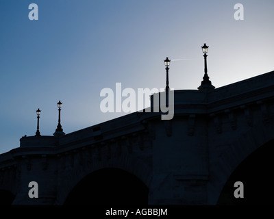 Sonnenuntergang über dem Fluss Seine Stockfoto