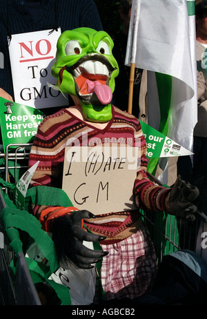 Demonstration durch die Londoner protestieren Einführung von gentechnisch veränderten Lebensmitteln Dezember 2003. Stockfoto