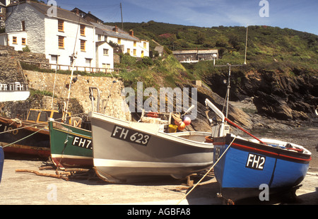 Blick auf den Hafen in der Fischerei Dorf Portloe auf der Roseland Halbinsel an der südlichen Küste von Cornwall im Vereinigten Königreich Stockfoto