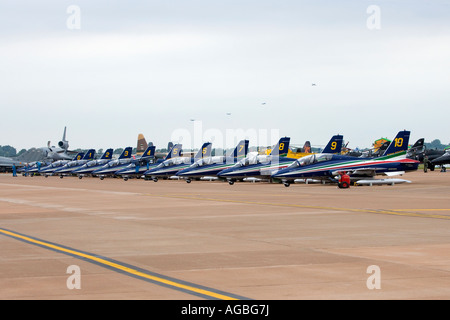 Frecce Tricolori drei farbige Pfeile das Precision aerobatic Demonstration-Team für die italienische Luftwaffe aufgereiht Stockfoto