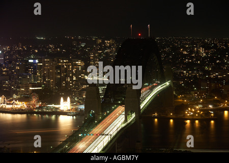 Hohen Niveau schrägen Luftaufnahme in der Dämmerung, Nacht und Dämmerung der Harbour Bridge in Sydney New South Wales NSW Australia Stockfoto