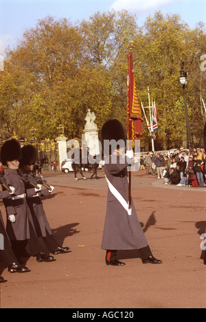 Die Wachablösung am Buckingham Palace London-England-Großbritannien-Vereinigtes Königreich-GB UK Stockfoto