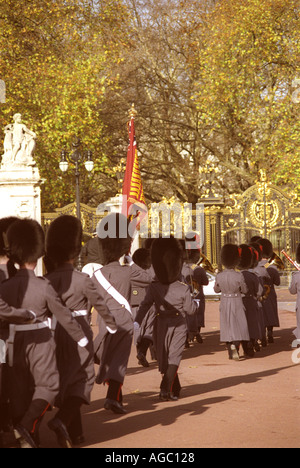 Die Wachablösung am Buckingham Palace London-England-Großbritannien-Vereinigtes Königreich-GB UK Stockfoto