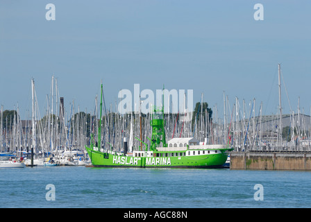 Feuerschiff am Eingang der Gosport Marina in Hampshire Stockfoto