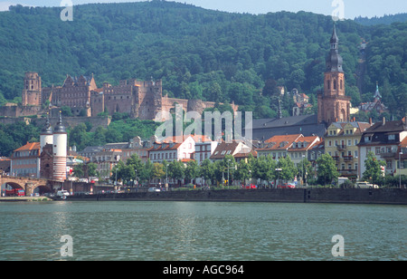 Ein Blick über den Neckar in die Altstadt von Heidelberg und Heidelberger Schloss Deutschland Stockfoto