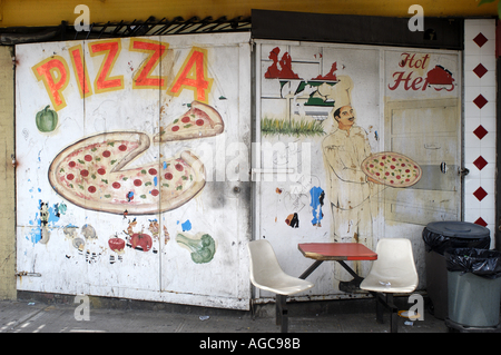 Zeichen für Lebensmittel, zeigt und reitet in Coney Island, New York. Stockfoto