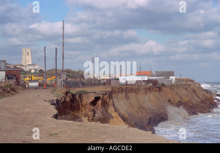 ABNUTZUNG DER KLIPPEN AUF DER STRASSE, IN HAPPISBURGH NORFOLK EAST ANGLIA ENGLAND Stockfoto