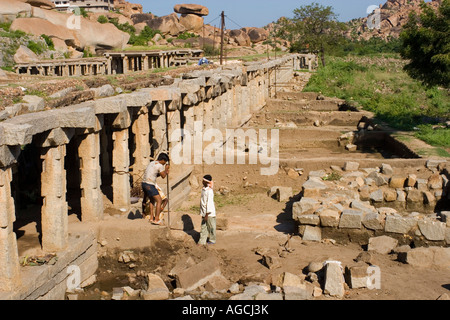 Ruinen des Krishna Basars in Hampi Indien Lage von einer archäologischen Ausgrabung Stockfoto