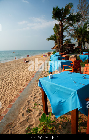 Esstische in Bang Niang beach Stockfoto
