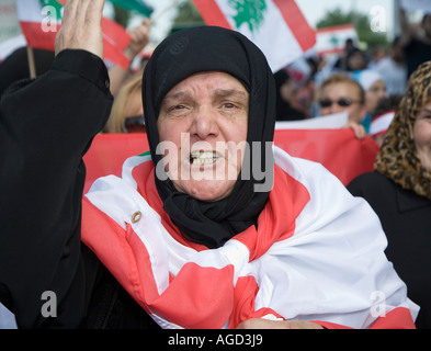 Dearborn Michigan Tausende arabische Amerikaner marschieren gegen Israel s Bombardierung des Libanon Stockfoto