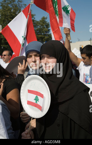 Dearborn Michigan Tausende arabische Amerikaner marschieren gegen Israel s Bombardierung des Libanon Stockfoto