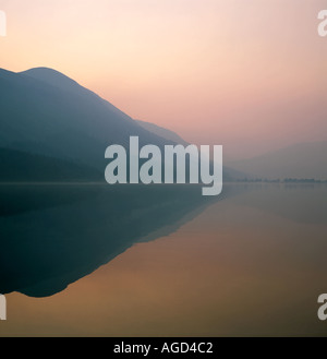 Am Abend Blick über Buttermere, Nationalpark Lake District, Cumbria, England, UK. Stockfoto