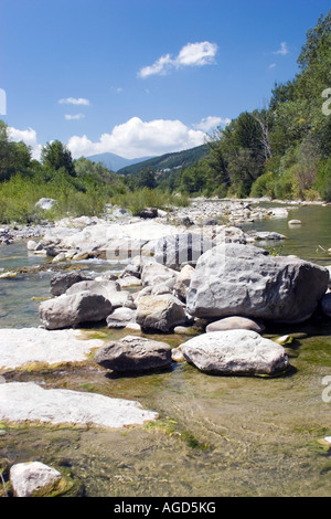 Ein Gebirgsbach in Borgo Val di Taro, Italien. Stockfoto