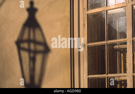 Schatten auf der Kirchenmauer in Bethlehem, Pennsylvania Stockfoto