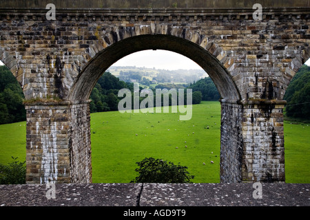 Eisenbahn-Viadukt-Bögen von Chirk Aquädukt an der England-Wales-Grenze Stockfoto