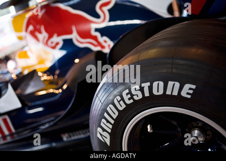 Bridgestone-Reifen auf Red Bull Racing Formel1 Auto Stockfoto