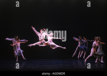 Ballett der Staatsoper Stockholm Sinfonietta von Jiri Kylian durchführen Stockfoto