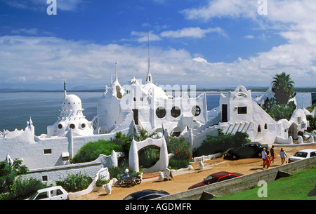 Casa Pueblo Hotel befindet sich neben uruguayischer Maler Carlos Paez Velaro s Haus in Punta del Este-Uruguay Stockfoto