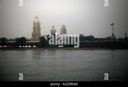 Kathedrale St. Peter und Paul im Nebel Stockfoto