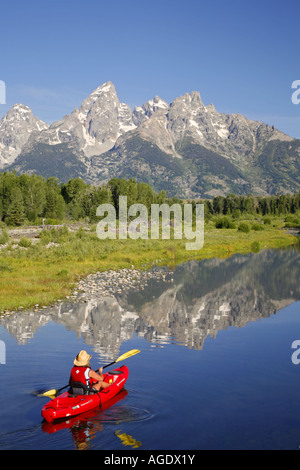 Kajakfahren auf dem Snake River im Grand-Teton-Nationalpark, Wyoming Stockfoto