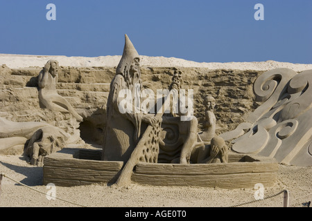 Sandskulpturen von Charon, der Fährmann der Toten in der griechischen Mythologie. Stockfoto