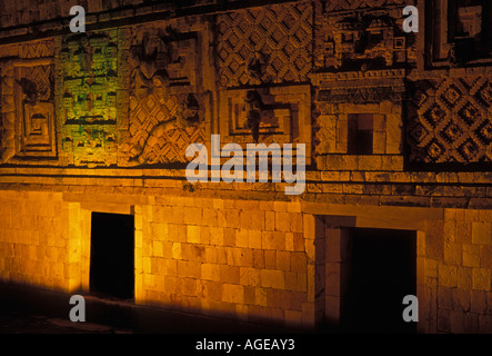 Friese auf dem Nonnenkloster Viereck At Uxmal Archäologische Stätte, Maya Ruinen, Uxmal, Yucatan, Halbinsel Yucatan, Mexiko Stockfoto