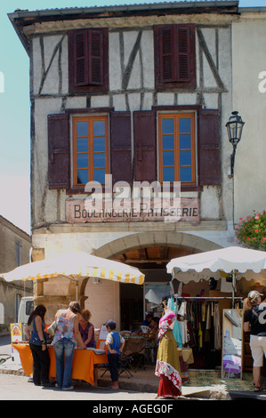 Frankreich Südwesten Le Gers Marciac alte Fachwerkhaus Boulangerie-Patisserie Gebäude im Hauptplatz Stockfoto