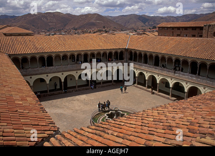 Peruaner, peruanische Studenten, peruanische, Studenten, Innenhof, der Nationalen Universität von San Antonio Abad, Stadt Cuzco, Cusco, Peru, Südamerika Stockfoto