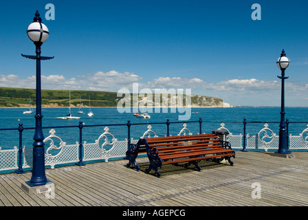 Blick von Swanage Pier in Swanage Bay in Richtung Ballard Down, Dorset, England, UK Stockfoto