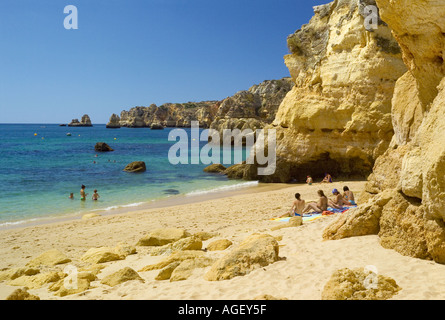 Portugal die Algarve, in der Nähe von Lagos, Praia de Dona Ana, Strand und Klippen Stockfoto