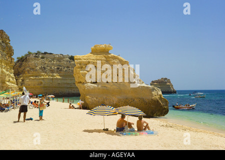 Portugal Algarve Praia da Marinha Armação de Pêra Strand und Klippen Stockfoto