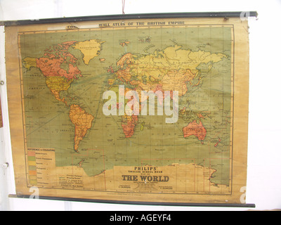 Alte Schule Wandkarte zeigt British Empire in rot Stockfoto