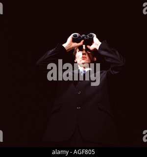 Geschäftsmann mit dem Fernglas Stockfoto