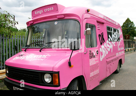 Rosa Krankenwagen an der TDK Cross Central Festival London Stockfoto