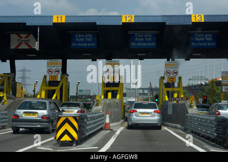 RUHENDEN VERKEHR WARTESCHLANGE NÄHERT SICH DARTFORD TUNNEL KREUZUNG FLUß THEMSE LONDON ENGLAND Stockfoto