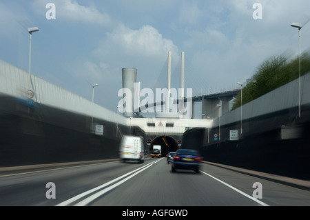 VERKEHR EINTRITT IN DARTFORD TUNNEL KREUZUNG FLUß THEMSE LONDON ENGLAND Stockfoto