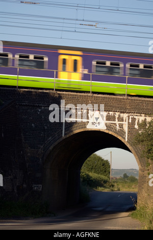 Die Eisenbahn Brücke wo am 8. 8. August 1963 die berüchtigten Great Train Robbery bei Sears stattfand Kreuzung in der Nähe von Cheddin Stockfoto