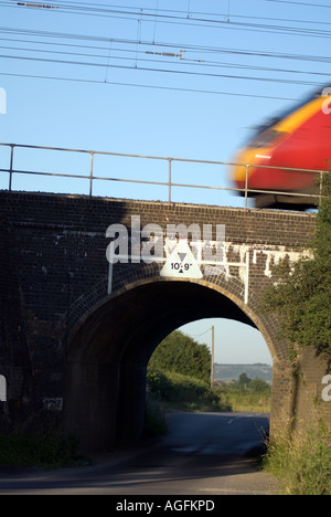 Die Eisenbahn Brücke wo am 8. 8. August 1963 die berüchtigten Great Train Robbery bei Sears stattfand Kreuzung in der Nähe von Cheddin Stockfoto