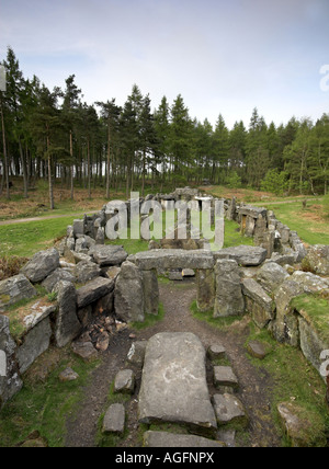 Die Druiden-Tempel, Kreis einen seltsamen Stein Torheit, inspiriert von Stone Henge, bei Ilton in der Nähe von Masham, North Yorkshire. Stockfoto